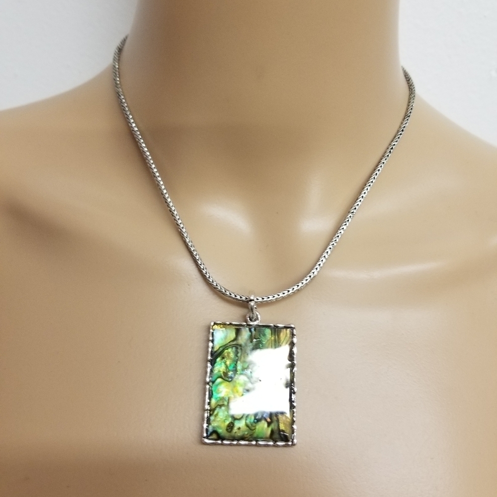 VINTAGE SILVERTONED WHEAT CHAIN NECKLACE WITH ABALONE SHELL PENDANT